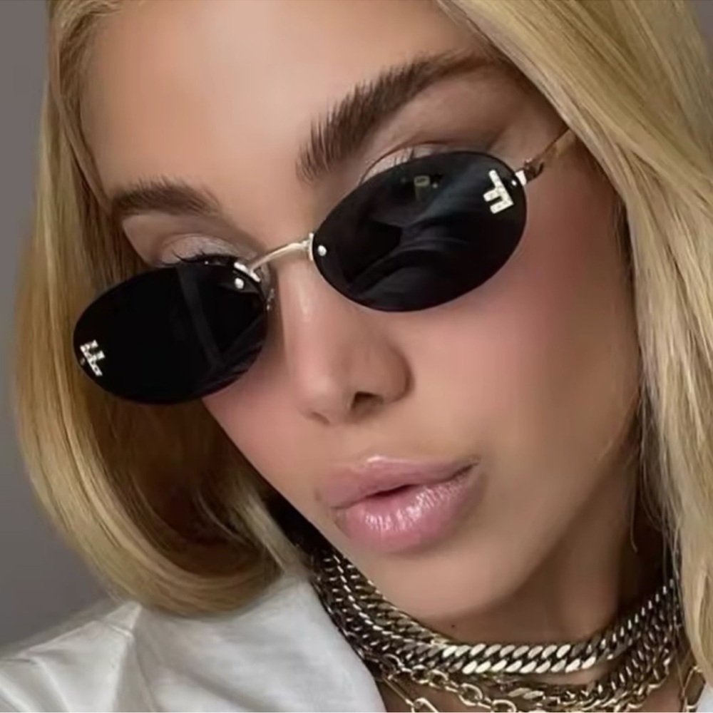 Retro F Stylish Black Sunglasses - Picture 14 of 15